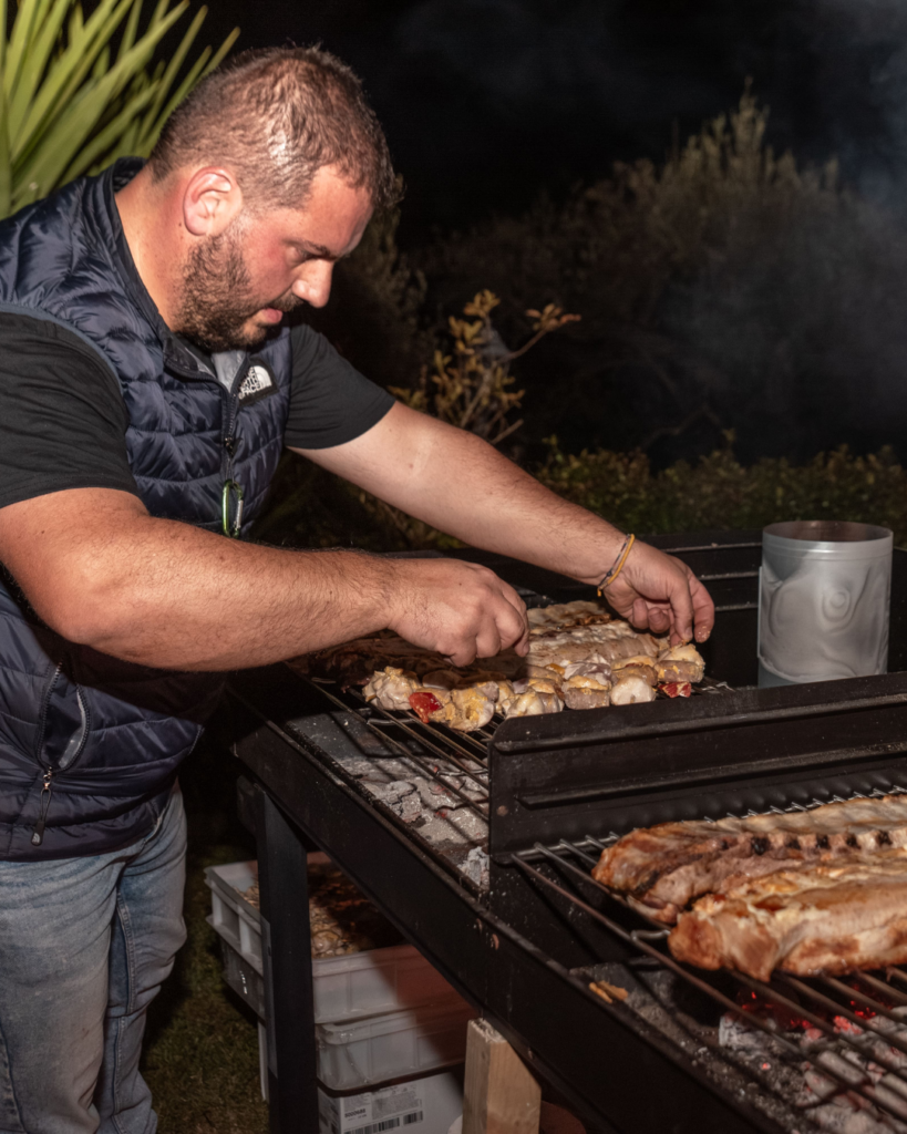 Grigliata di carne durante eventi nel Cilento